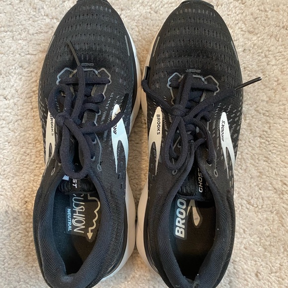 Brooks running shoes - Picture 3 of 6